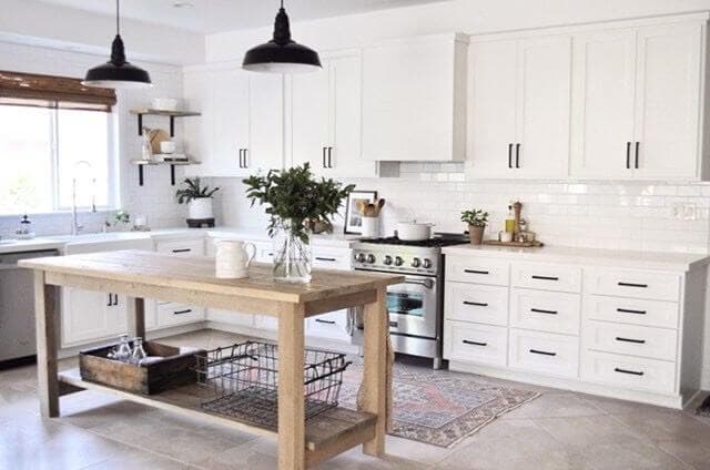 Carson pendant in farmhouse kitchen