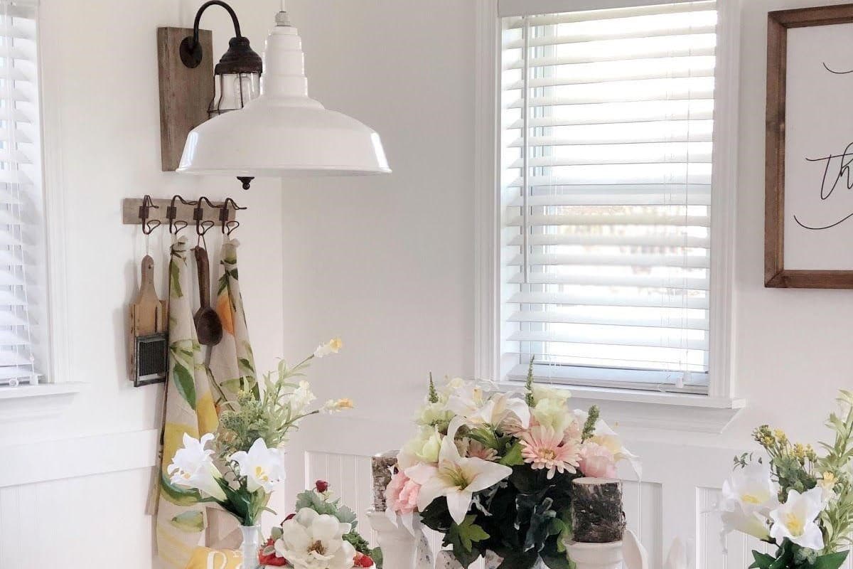 Transform Your Dining Room: Lights for a Warm Holiday Ambiance