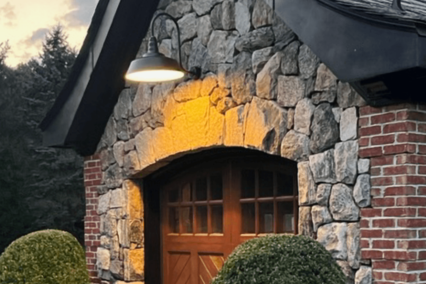 The Homeowner’s Guide to Choosing Reliable Dusk to Dawn Outdoor Lights