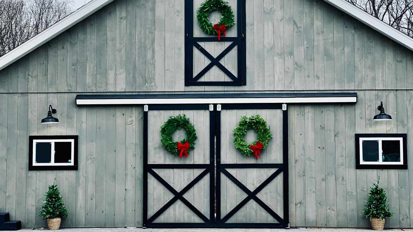 Barn Lights Guide: Essential Farmhouse Lighting Tips