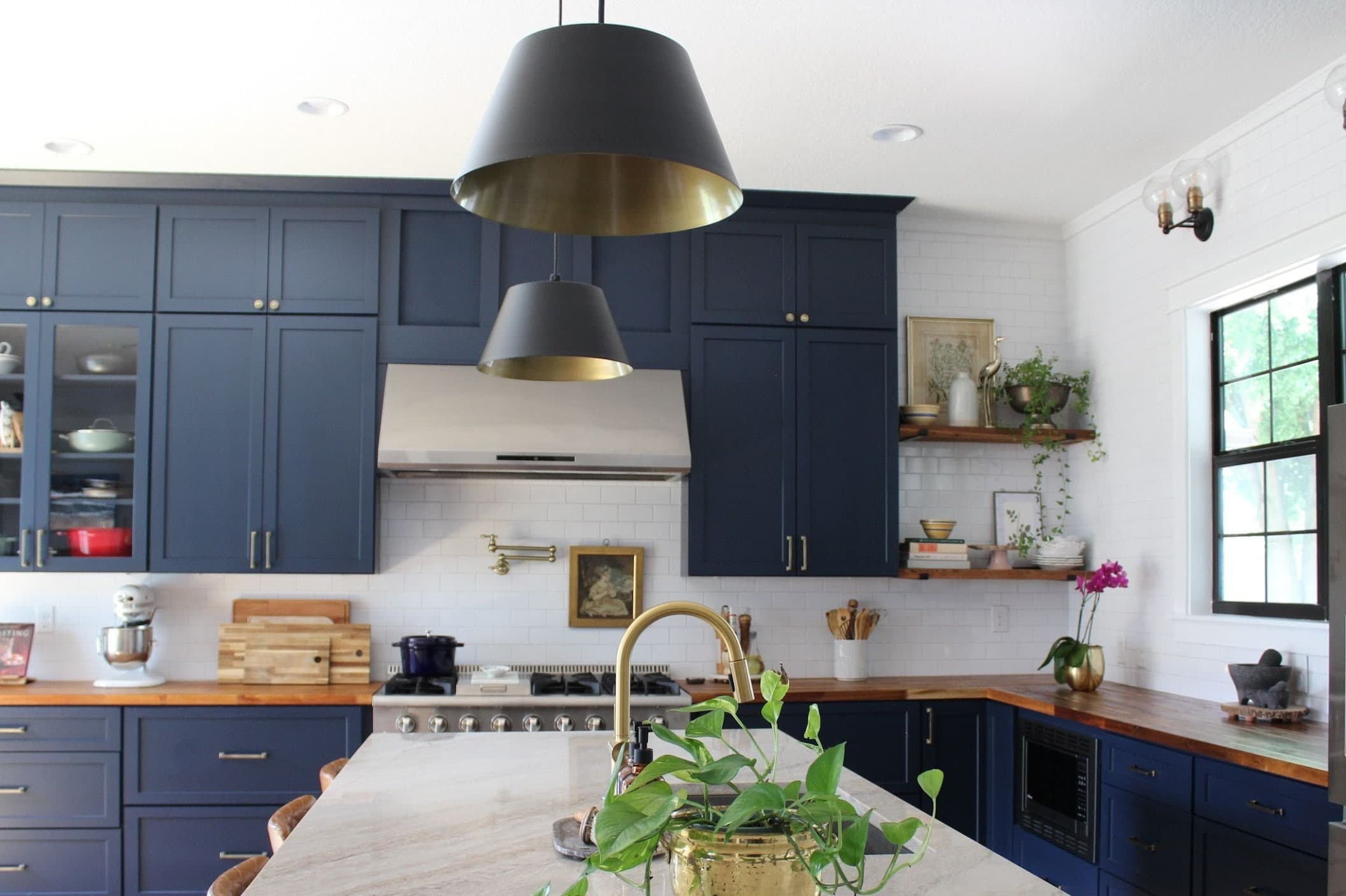 Guide to Black Pendant Lights for the Modern Kitchen