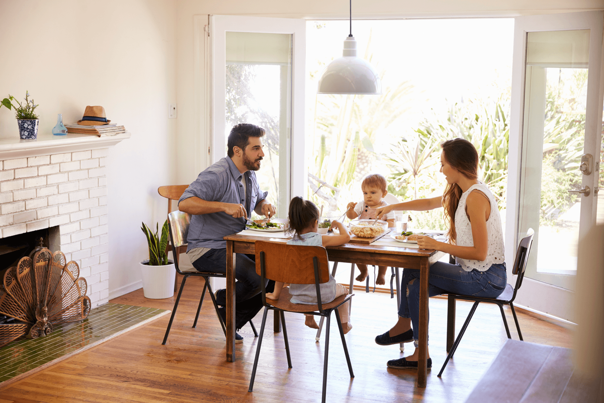 What to Know Before Buying Dining Room Light Fixtures