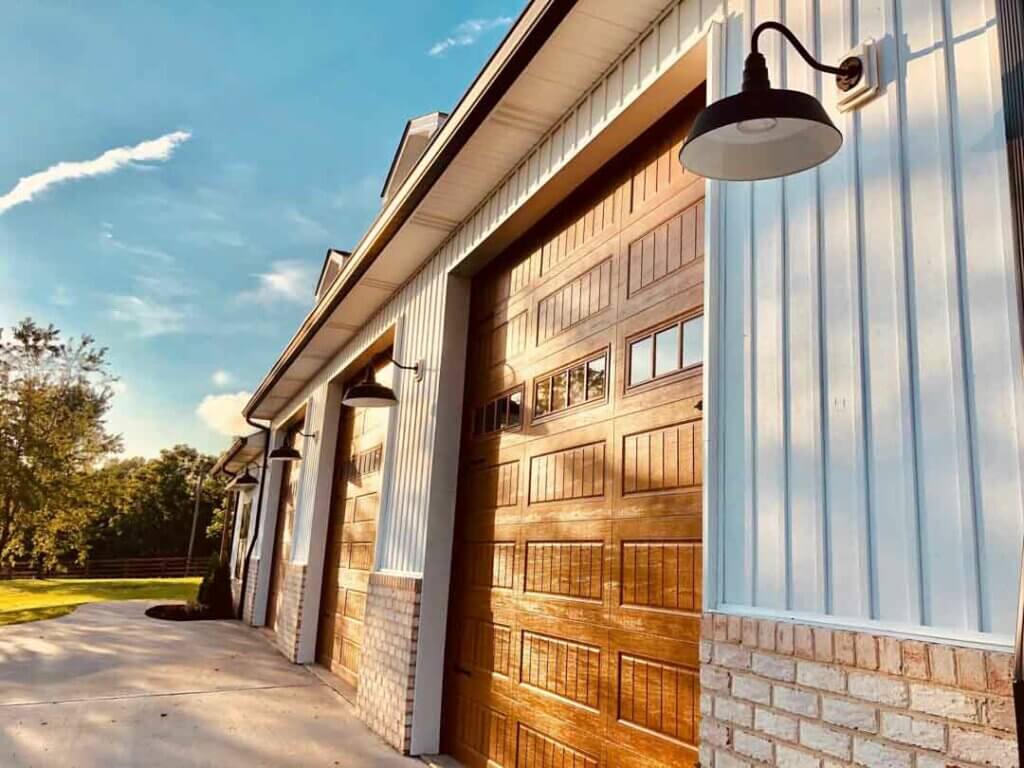 The Redondo Gooseneck Barn Light Fixtures on exterior garage.