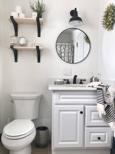 Toilet lighting: ideas and practical tips - INTOLED