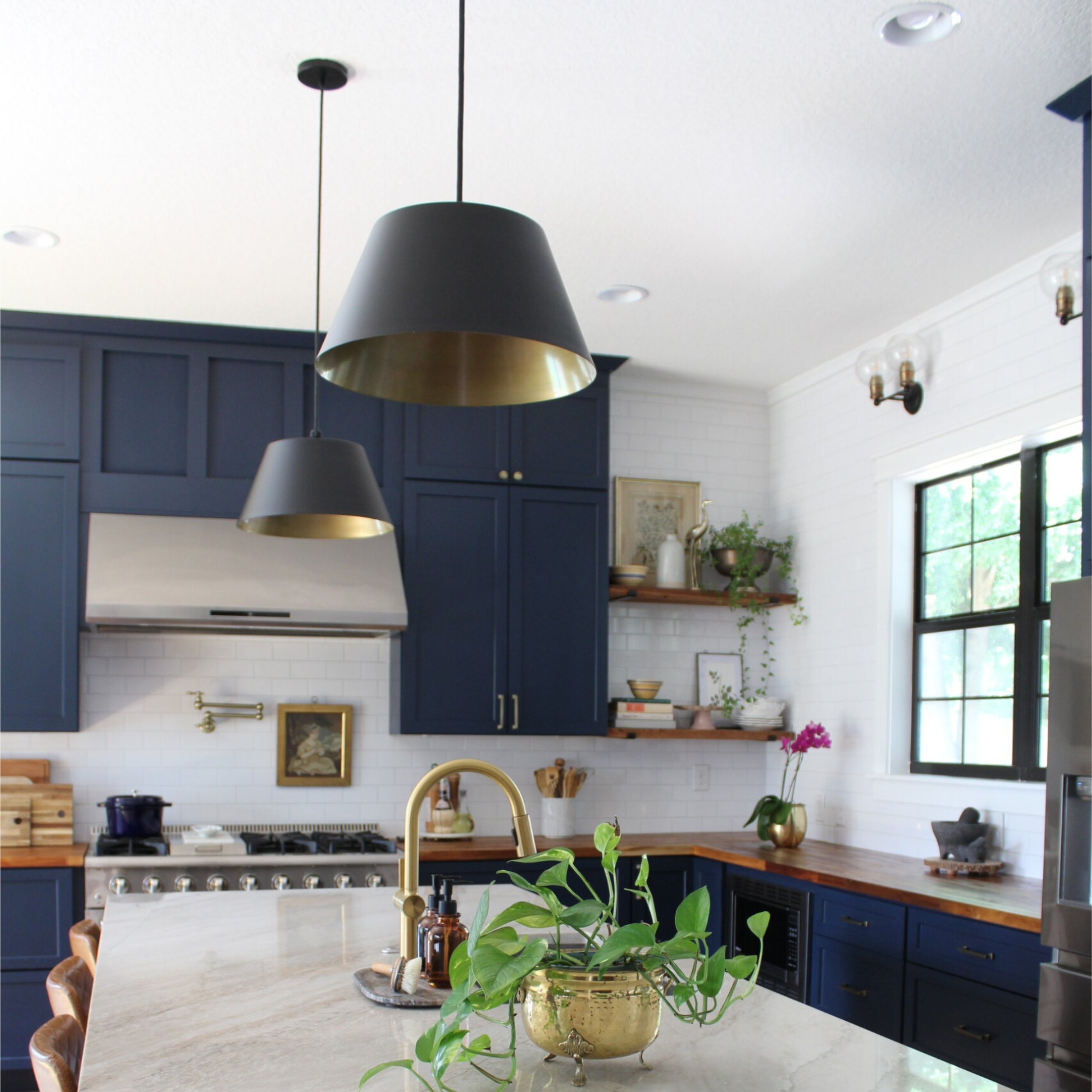 The Magnolia black Pendant Light with Brass In lay