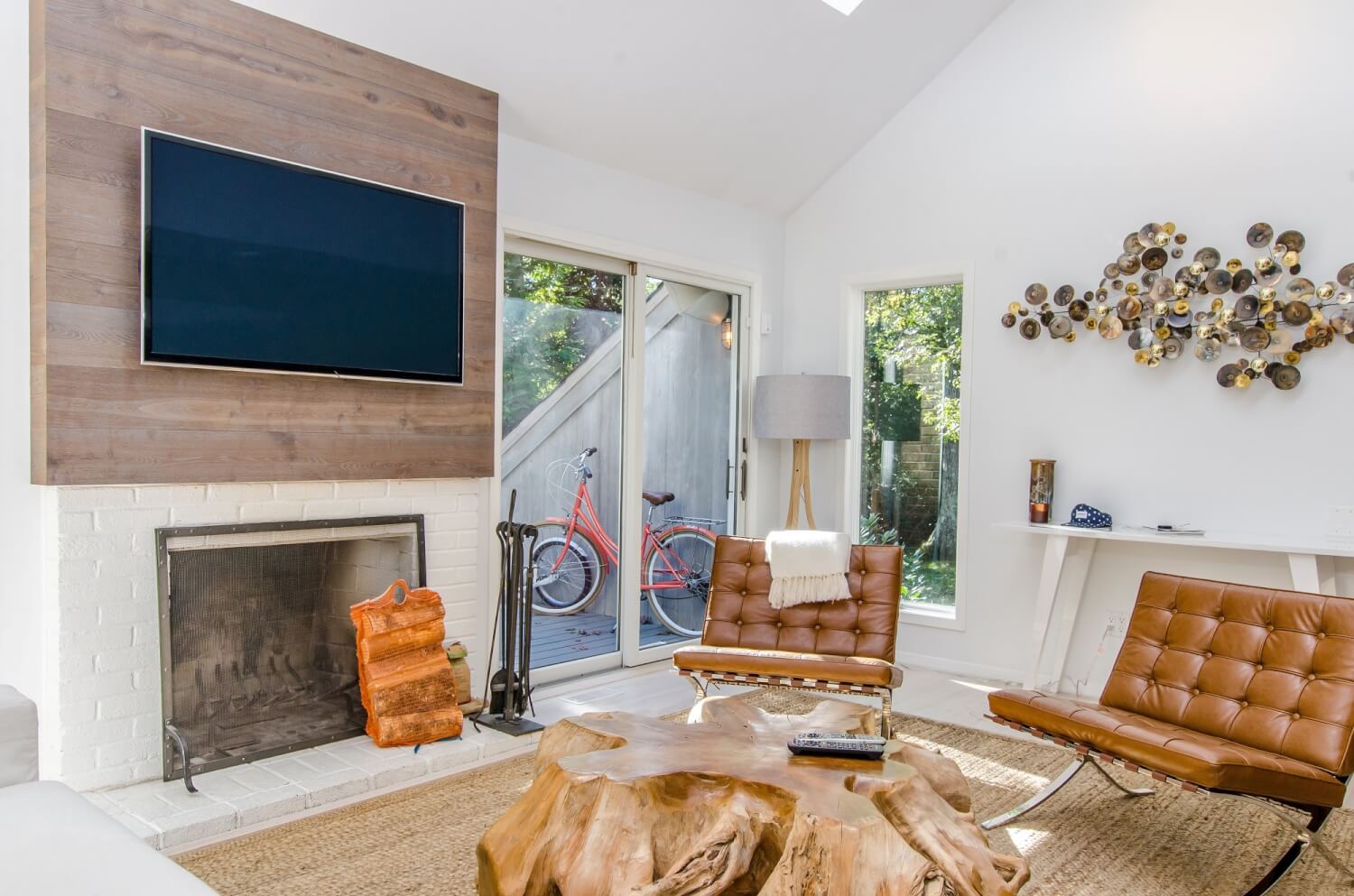 A white walled living room