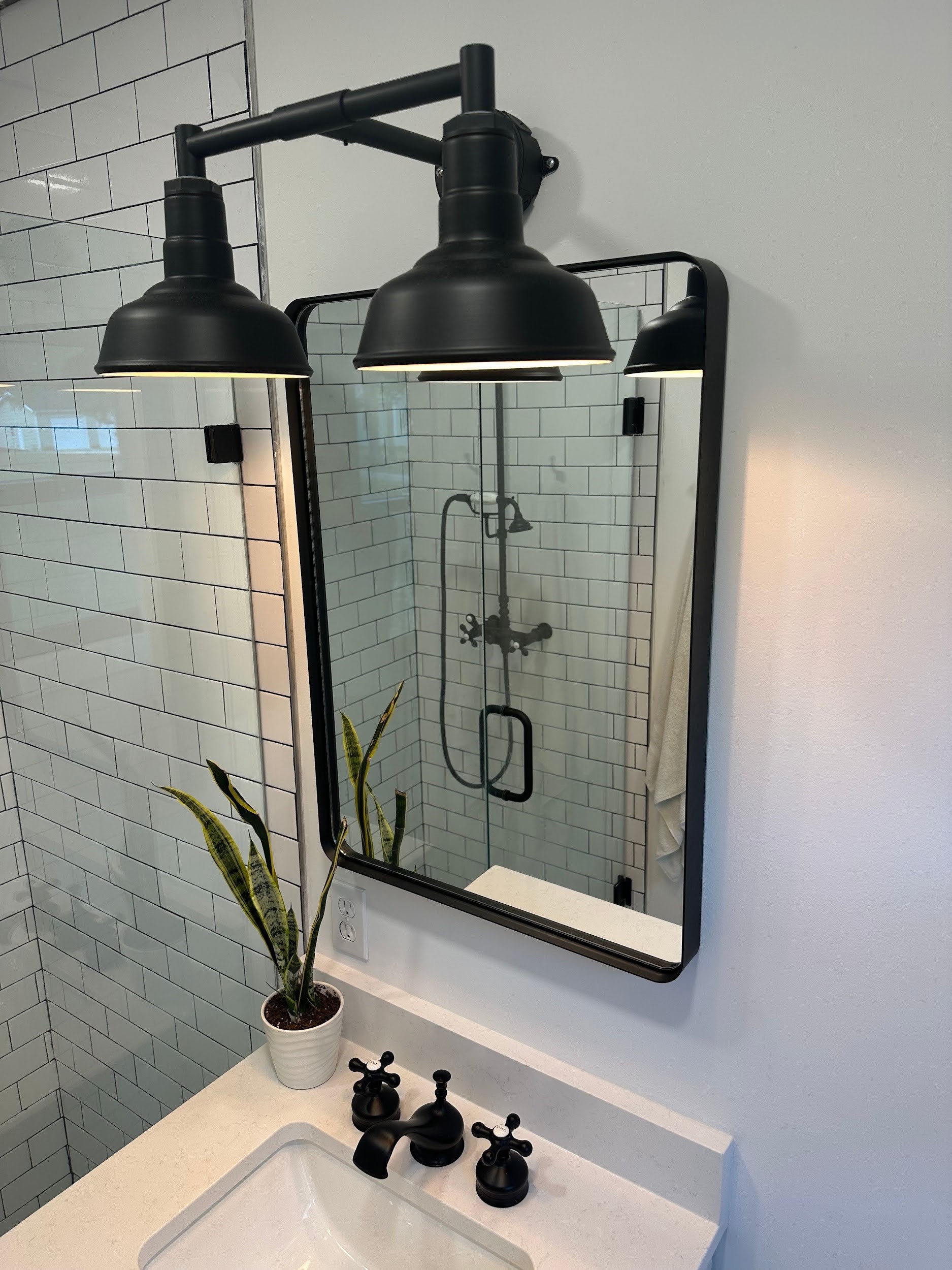 Straight Arm Vanity Wall Sconce