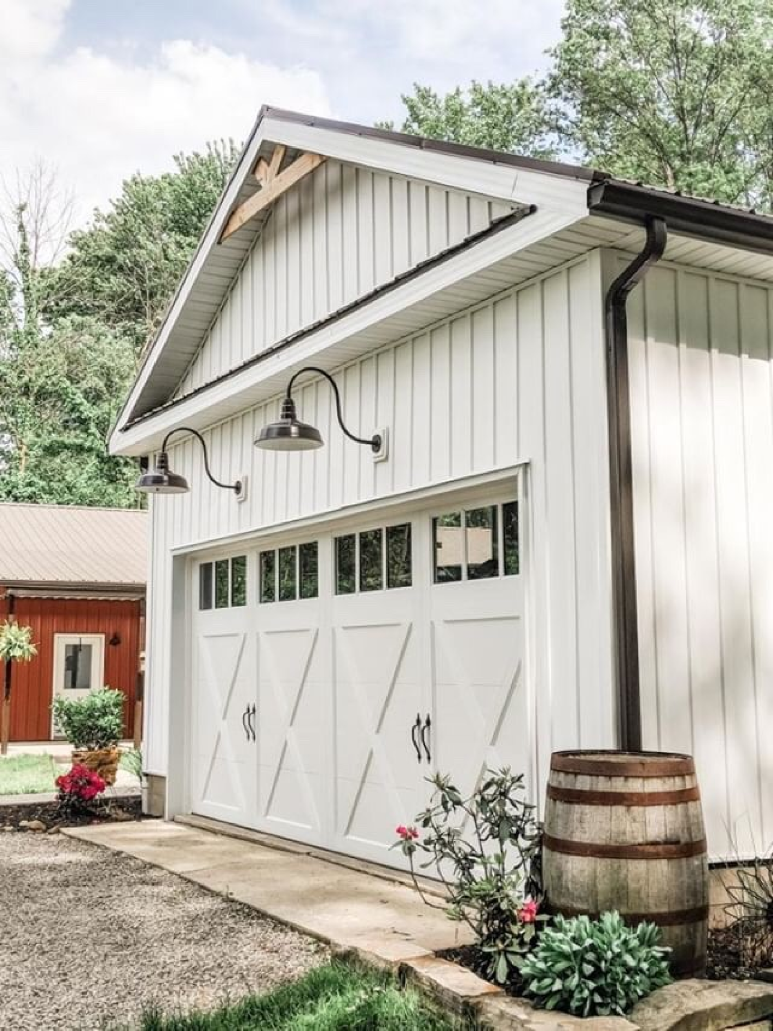  The Gardena Exterior Garage Light 

