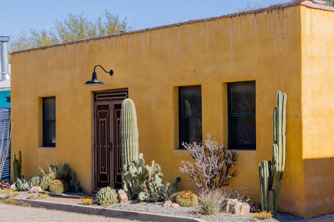 The Topanga Outdoor Barn Light