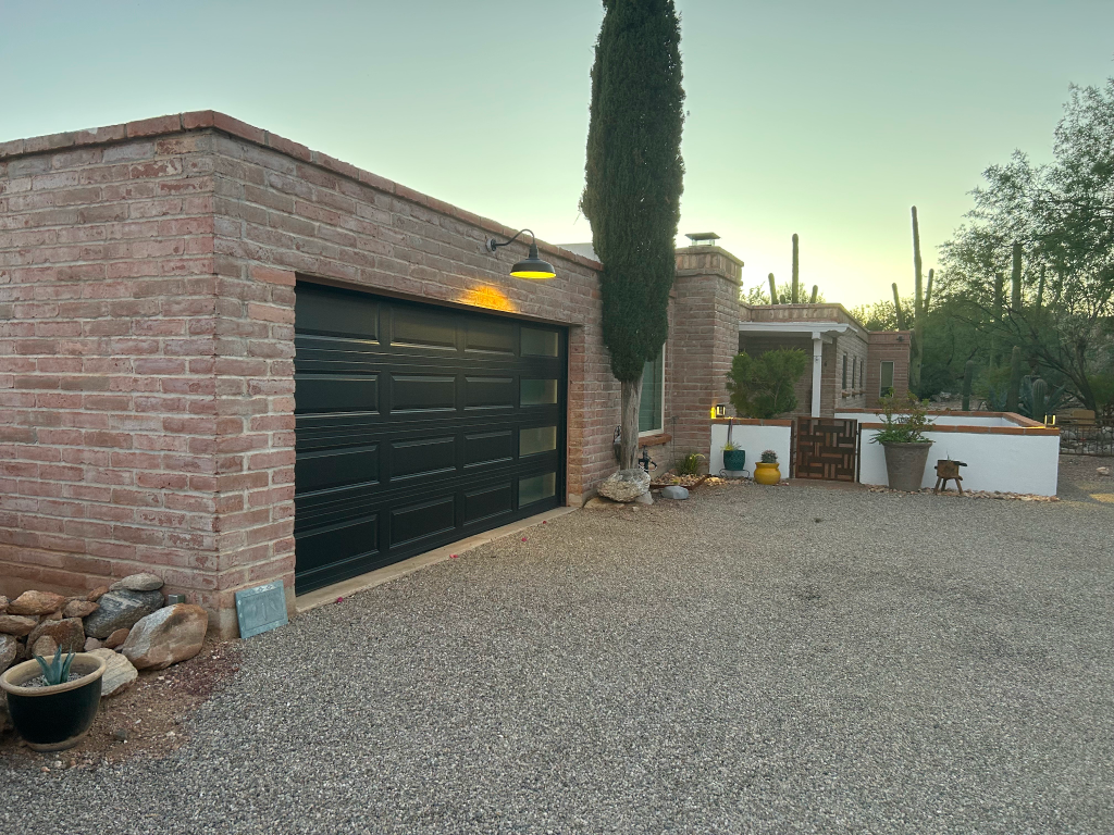 The Gardena Garage Light