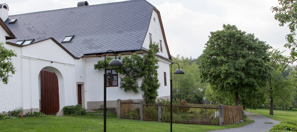 The Coldwater Exterior Pole Lights