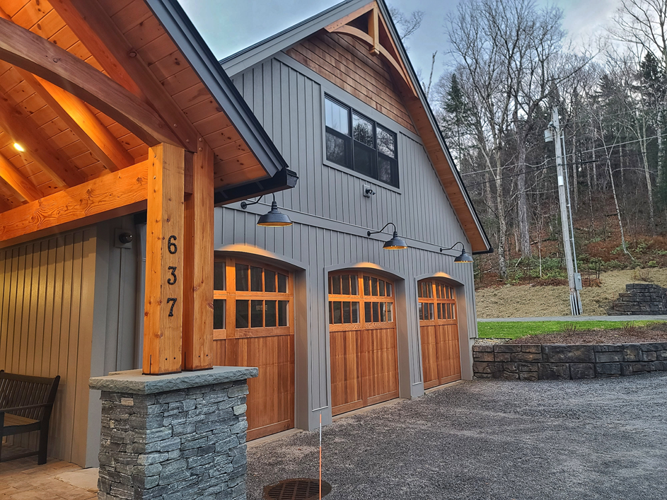 The Redondo Wall Mounted Barn Light